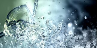 Co daje płukanie ust wodą utlenioną? Co daje płukanie ust wodą utlenioną?