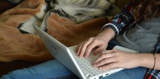 Czy używać wacików do twarzy?