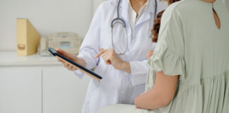 Jak radzić sobie z obrzękami nóg w czasie ciąży